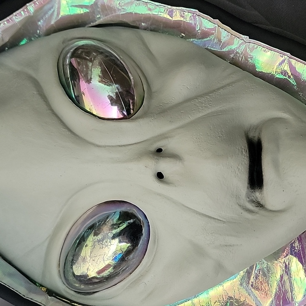 Alien Mask - Picture 2 of 3